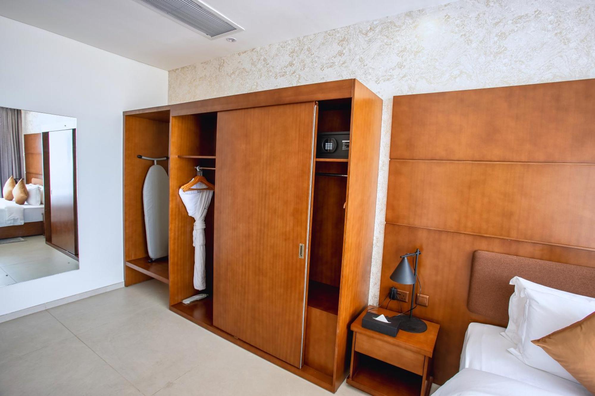 Alisa Hotel Tema Luaran gambar